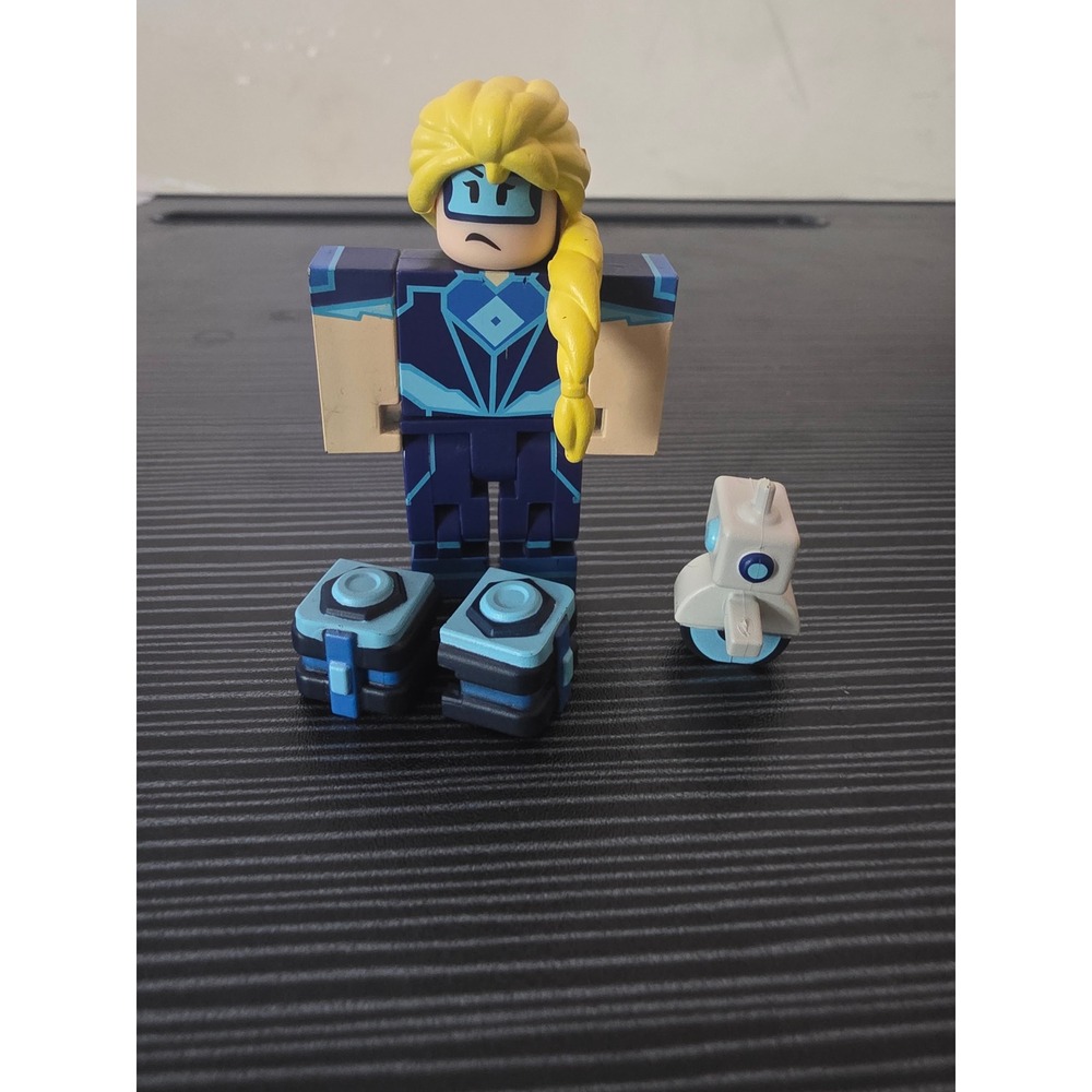Roblox Jazwares Action Figure Blonde Hero Blue Suit with Robot and Crates Set